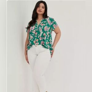 Torrid Green Georgette Hi-Low Short Sleeve Floral V-Neck Blouse Size 0